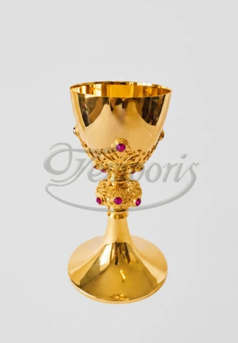 Kielich złocony z ozdobnymi kamieniami