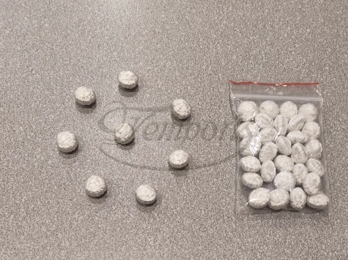 Guziki do sutanny z nici białe