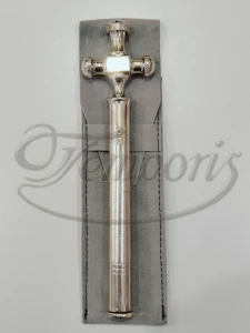 Kropidło metalowe w kształcie krzyża z pokrowcem