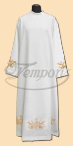 Alba kapłańska biała z haftem 21
