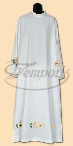 Alba kapłańska biała z haftem 30
