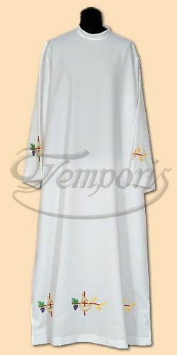 Alba kapłańska biała z haftem 30