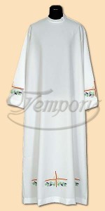 Alba kapłańska biała z haftem 31