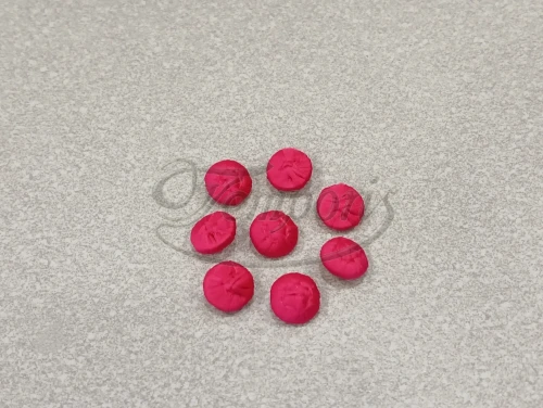 Guziki do sutanny z nici amarantowe