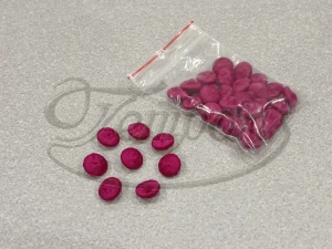 Guziki do sutanny z nici fioletowe