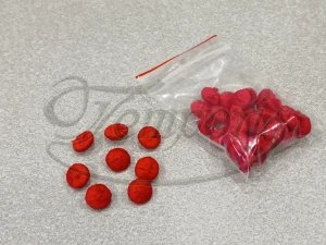 Guziki do sutanny z nici czerwone