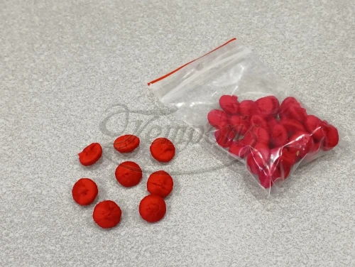 Guziki do sutanny z nici czerwone